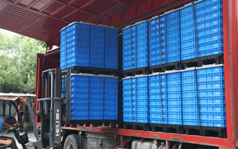 how much do plastic pallets cost