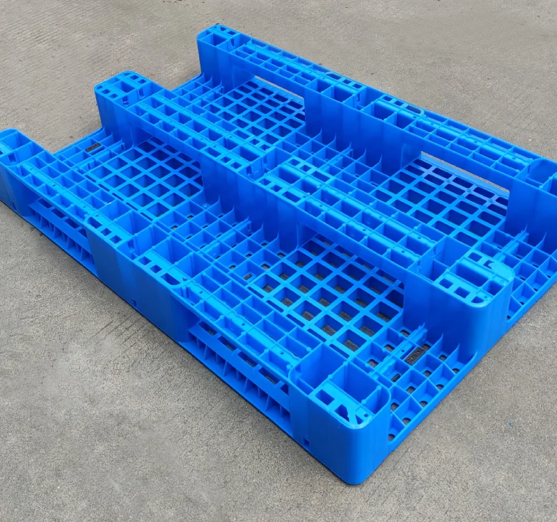 Rackable Plastic Pallets_Blue Pallets With Sidewall