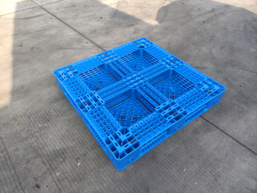 Heavy Duty Pallet with Sidewalls and Hooks